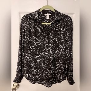 H &M Women's Top Blouse Black And White Asymmetrical Polka Dot Size XS Chiffon